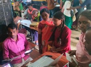  जबलपुर और भगत सरायपाली में धरती आबा ग्राम उत्कर्ष अभियान अंतर्गत जनजातीय जागरूकता शिविरों का हुआ आयोजन