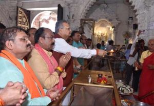  विधानसभा अध्यक्ष ने माँ बम्लेश्वरी मंदिर पहुंचकर प्रदेशवासियों की सुख-समृद्धि एवं खुशहाली की कामना की