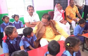  “पढ़ाई ठीक से करना है न… मोबाइल ज्यादा नहीं देखना”