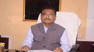  संभागायुक्त  महादेव कावरे ने तामेश्वर ध्रुव को पंचायत सचिव के पद पर बहाल किया  