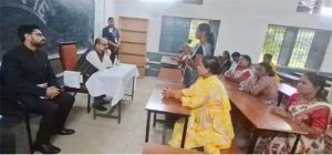राज्यपाल ने गोड़बहाल में महिला स्व-सहायता समूहों से की आत्मीय संवाद