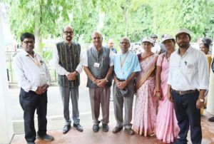  राज्यपाल से रेड क्रॉस जिला शाखा महासमुंद के प्रतिनिधियों ने की भेंट, गतिविधियों की दी जानकारी
