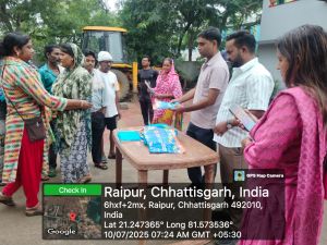   निगम जोन 8 के वार्ड 70 के 30 ठेका सफाई कामगारों को पार्षद अर्जुन यादव ने जोन 8 जोन कमिश्नर सहित रेनकोट प्रदत्त किये