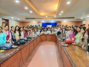  राष्ट्रीय सेवा योजना, कृषि महाविद्यालय रायपुर द्वारा &ldquo;सड़क सुरक्षा जागरूकता कार्यक्रम&rdquo; का सफल आयोजन