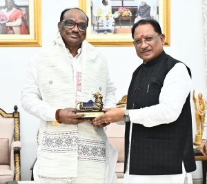 मुख्यमंत्री साय से केंद्रीय जनजातीय कार्य राज्य मंत्री दुर्गादास उइके ने की सौजन्य मुलाकात