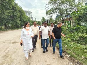 अपर आयुक्त ने जोन 8 जोन कमिश्नर सहित वार्ड 69,70 के क्षेत्र में उद्यान, तालाब, सफाई का निरीक्षण कर कार्य में लापरवाही होने पर नोटिस देकर कार्यवाही करने के दिए निर्देश