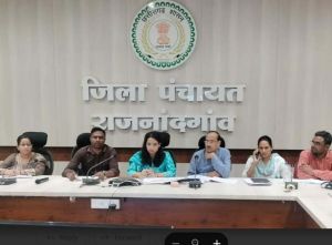  जिला पंचायत सीईओ ने शासन की विभिन्न योजनाओं एवं कार्यकमों की विस्तृत समीक्षा की