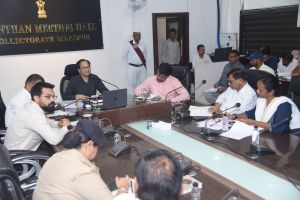  कलेक्टर ने ई-आफिस योजना के तहत काम शुरू करने दिए निर्देश