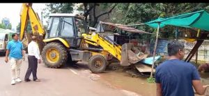  रोडसाइड एवं नाले के ऊपर अतिक्रमण कर ठेला लगाने वालों पर हुई कार्रवाई