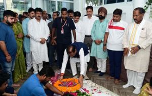  मुख्यमंत्री ने स्व. निखिल कश्यप को दी श्रद्धांजलि, शोक संतप्त परिजनों से की मुलाकात
