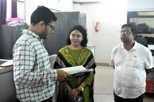 कलेक्टर श्रीमती मिश्रा ने की संयुक्त जिला कार्यालय के विभिन्न कक्षों का औचक निरीक्षण 