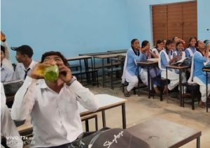  हर दूसरे घंटे बजती है घंटी, एक साथ बच्चे पीते हैं पानी, मकसद बच्चों को डिहाइड्रेशन से बचाया जा सके