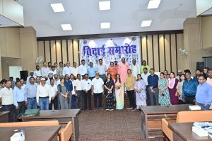 निगम अपर आयुक्त राजेन्द्र के मुंगेली अपर कलेक्टर पदस्थ किये जाने पर महापौर, सभापति, आयुक्त ने रायपुर निगम में दी सेवाओ को किया सम्मानित निगम अपर आयुक्त राजेन्द्र के मुंगेली अपर कलेक्टर पदस्थ किये जाने पर महापौर, सभापति, आयुक्त ने रायपुर निगम में दी सेवाओ को किया सम्मानित