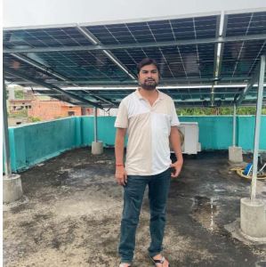 दुबे जी के घर की छत पर सौर ऊर्जा से चलने वाला पावर प्लांट, घर का बिजली बिल हुआ शून्य दुबे जी के घर की छत पर सौर ऊर्जा से चलने वाला पावर प्लांट, घर का बिजली बिल हुआ शून्य