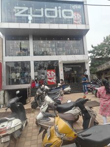 निगम जोन 3 द्वारा पंडरी मुख्य मार्ग में ज़ुडिओ स्टोर पर पार्किंग में अव्यवस्था किये जाने पर 20 हजार रूपये जुर्माना, रेड मार्किंग कर पार्किंग व्यवस्थित करने दी नोटिस निगम जोन 3 द्वारा पंडरी मुख्य मार्ग में ज़ुडिओ स्टोर पर पार्किंग में अव्यवस्था किये जाने पर 20 हजार रूपये जुर्माना, रेड मार्किंग कर पार्किंग व्यवस्थित करने दी नोटिस