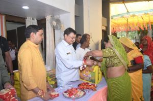  कोरबा में मंत्री लखन लाल देवांगन को 10 हज़ार से अधिक बहनों ने बाँधी स्नेह की डोर