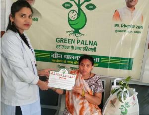  रायपुर में &ldquo;ग्रीन पालना अभियान&rdquo;- नवप्रसूताओं को मिली 80 फलदार पौधों की सौगात