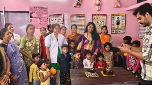 खुशियाँ बाँटने की मिसाल: कर्मचारियों ने बच्चों संग मनाया जन्मदिन खुशियाँ बाँटने की मिसाल: कर्मचारियों ने बच्चों संग मनाया जन्मदिन