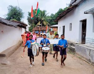 हर घर तिरंगा अभियान के अंतर्गत विकासखण्ड मुख्यालय डौण्डी एवं ग्राम पुसवाड़ा, लिमउडीह में रैली निकालकर किया गया गांव का भ्रमण हर घर तिरंगा अभियान के अंतर्गत विकासखण्ड मुख्यालय डौण्डी एवं ग्राम पुसवाड़ा, लिमउडीह में रैली निकालकर किया गया गांव का भ्रमण