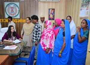 सीईओ जिला पंचायत ने जनदर्शन में सुनी जनसामान्य की समस्याएं सीईओ जिला पंचायत ने जनदर्शन में सुनी जनसामान्य की समस्याएं