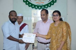 स्मृति पुस्तकालय योजना के तहत जिला प्रशासन को दान की गई पुस्तकें स्मृति पुस्तकालय योजना के तहत जिला प्रशासन को दान की गई पुस्तकें