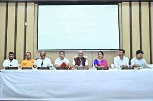  बाजारों में दुकानदारों द्वारा सड़कों पर किये गए कब्जों को हटाने तत्काल अभियान चलाएं : सांसद अग्रवाल 