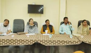 जनपद सहकारिता सभापति ने अधिकारियों से कहा- खाद की समस्या को तुरंत दूर करें जनपद सहकारिता सभापति ने अधिकारियों से कहा- खाद की समस्या को तुरंत दूर करें