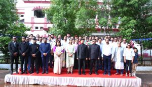 कलेक्टर ने किया ध्वजारोहण कलेक्टर ने किया ध्वजारोहण