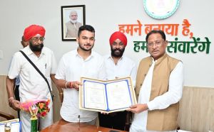 मुख्यमंत्री से राष्ट्रपति सम्मान से सम्मानित देवाशीष और मनतृप्त कौर ने की सौजन्य मुलाकात मुख्यमंत्री से राष्ट्रपति सम्मान से सम्मानित देवाशीष और मनतृप्त कौर ने की सौजन्य मुलाकात