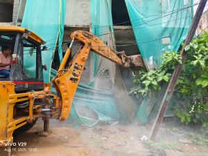 निगम जोन 5 ने पासपोर्ट कार्यालय के पास अवैध निर्माण हटाया निगम जोन 5 ने पासपोर्ट कार्यालय के पास अवैध निर्माण हटाया