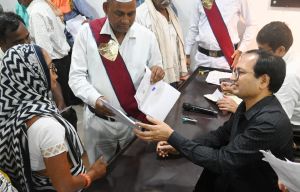  कलेक्टर ने जनदर्शन में सुनी लोगों की समस्याएं