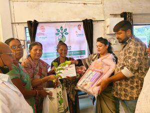  ग्रीन पालना अभियान : प्रसूताओं को मिली फलदार पौधों की भेंट