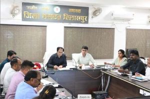  कलेक्टर ने की प्रधानमंत्री आवास योजना की गहन समीक्षा