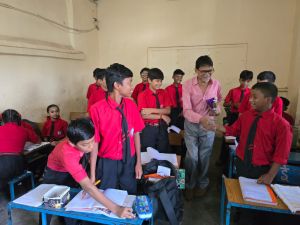 प्रोजेक्ट &lsquo;आओ बांटे खुशियां&rsquo;: जन्मदिन पर अधिकारियों-कर्मचारियों ने बच्चों संग मनाया उत्सव