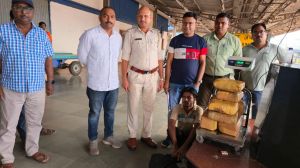 आबकारी टीम रायपुर , आर पी एफ की संयुक्त कार्यवाही , 16.650 किलोग्राम अवैध मादक पदार्थ गांजा जब्त आबकारी टीम रायपुर , आर पी एफ की संयुक्त कार्यवाही , 16.650 किलोग्राम अवैध मादक पदार्थ गांजा जब्त