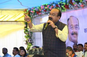 बस्तर के आदिवासियों की चिंता केंद्र और राज्य दोनों सरकारें कर रहीं : अरुण साव बस्तर के आदिवासियों की चिंता केंद्र और राज्य दोनों सरकारें कर रहीं : अरुण साव