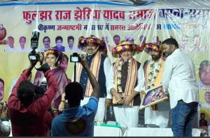 बसना में आयोजित कृष्ण जन्माष्टमी महोत्सव में शामिल हुए स्कूल शिक्षा मंत्री गजेंद्र यादव बसना में आयोजित कृष्ण जन्माष्टमी महोत्सव में शामिल हुए स्कूल शिक्षा मंत्री गजेंद्र यादव