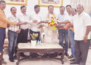   मुख्यमंत्री को कंवर समाज प्रतिनिधिमंडल ने दी बधाई एवं करमा तिहार के लिए आमंत्रण