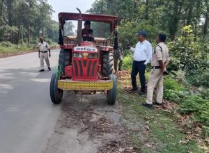 सिंगचौरा महानदी से अवैध रेत उत्खनन और परिवहन करते ट्रैक्टर वाहन जप्त सिंगचौरा महानदी से अवैध रेत उत्खनन और परिवहन करते ट्रैक्टर वाहन जप्त