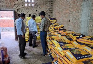 कृषि विभाग द्वारा उर्वरक प्रतिष्ठानों का किया जा रहा नियमित निरीक्षण कृषि विभाग द्वारा उर्वरक प्रतिष्ठानों का किया जा रहा नियमित निरीक्षण