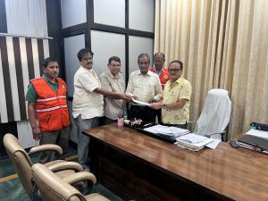 पंडरी के व्यापारियों ने बस्तर के बाढ़ प्रभावित क्षेत्रों में वितरण करने 500 सेट मच्छरदानियां प्रदत्त कीं पंडरी के व्यापारियों ने बस्तर के बाढ़ प्रभावित क्षेत्रों में वितरण करने 500 सेट मच्छरदानियां प्रदत्त कीं