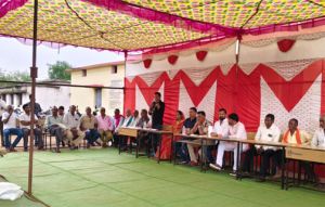   असामाजिक गतिविधियों पर ग्रामीण व्यवस्था के तहत रोक लगाने की कवायत को लेकर हुई बैठक 