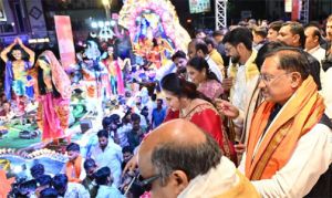   विविध पौराणिक प्रसंगों एवं आधुनिक घटनाओं पर आधारित सुसज्जित झांकियां बनी आकर्षण का केंद्र 