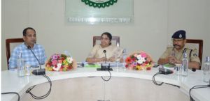  सचिव एवं सह आबकारी आयुक्त ने ली रायपुर जिले के आबकारी अधिकारियों की समीक्षा बैठक