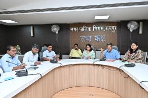 नवीन मार्केट के 43 व्यापारियो को नवीन मार्केट पुनर्विकास योजना की दी गई जानकारी