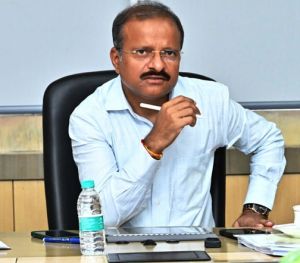  मुख्यमंत्री के प्रमुख सचिव ने नक्सल प्रभावित जिलों में विकास कार्यों की समीक्षा की
