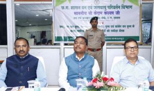 वन मंत्री केदार कश्यप ने की वन विभाग के कार्यों की समीक्षा