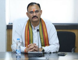 स्वास्थ्य मंत्री की अध्यक्षता में सभी चिकित्सा महाविद्यालयों के डीन एवं मेडिकल सुपरिटेंडेंट की समीक्षा बैठक