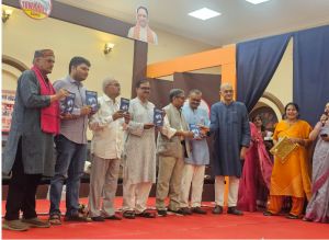  हिन्दी दिवस पर हिन्दी की बदलती दुनिया पर टाउनहाल में हुई संगोष्ठी