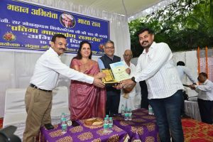 महापौर मीनल ने भारत रत्न महान अभियंता मोक्ष गुण्डम विश्वेश्वरैय्या को 165 वीं जयंती पर दी आदरांजलि